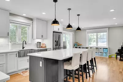 7 Perham St, Bedford, MA 01730 - Photo 8