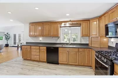 289 Concord Road, Bedford, MA 01730 - Photo 4
