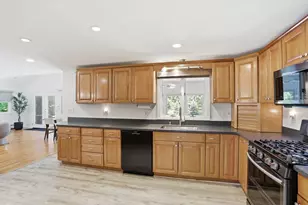 289 Concord Rd, Bedford, MA 01730 - Photo 4
