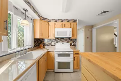 7 Ivy Cir #7, Norwood, MA 02062 - Photo 6