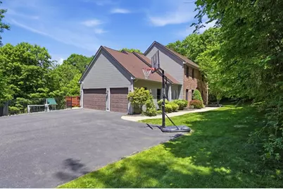 2 Highview Cir, Wilbraham, MA 01095 - Photo 2