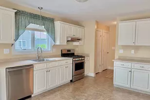 8 Beeston Ln, Methuen, MA 01844 - Photo 4