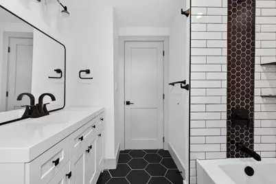 8 Bartlett St, Peabody, MA 01960 - Photo 12