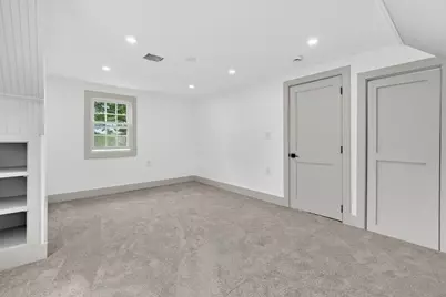 8 Bartlett St, Peabody, MA 01960 - Photo 16
