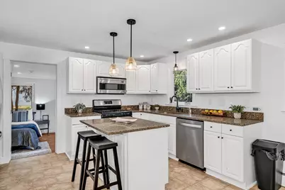 2 Bailey St, Methuen, MA 01844 - Photo 6