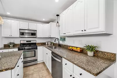 2 Bailey St, Methuen, MA 01844 - Photo 8