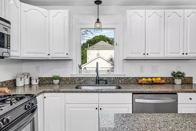 2 Bailey St, Methuen, MA 01844 - Photo 10