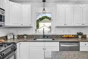 2 Bailey St, Methuen, MA 01844 - Photo 8