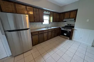 162 Rockland St, Fall River, MA 02724 - Photo 8