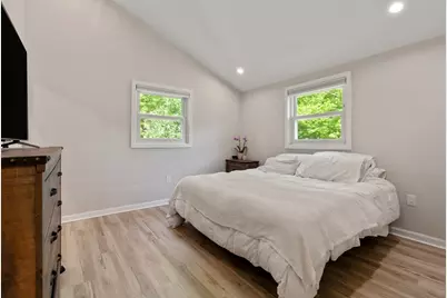 987 Pleasant St, Framingham, MA 01701 - Photo 10