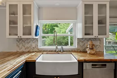 987 Pleasant St, Framingham, MA 01701 - Photo 4
