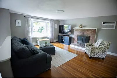 7 Alvirne Dr, Hudson, NH 03051 - Photo 4