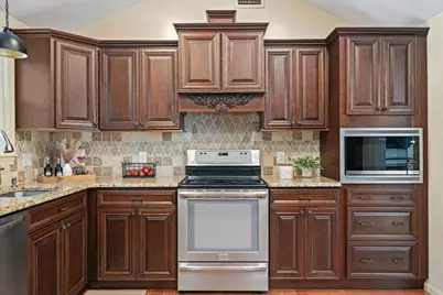 19 Jefferson St, Billerica, MA 01821 - Photo 4