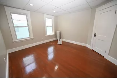 14 Derby St, Worcester, MA 01604 - Photo 8