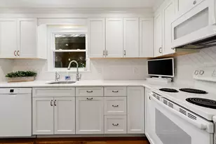31 Hiawatha Rd, Woburn, MA 01801 - Photo 6