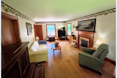 4 Pleasant St, Plainville, MA 02762 - Photo 8