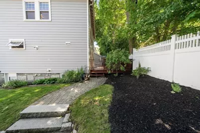 10 Barclay Road, Boston, MA 02132 - Photo 32