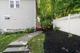 10 Barclay Rd, Boston, MA 02132 - Photo 32