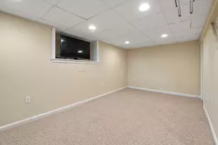 10 Barclay Rd, Boston, MA 02132 - Photo 28