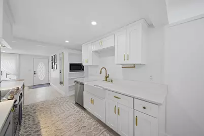 22 Priscilla Cir, Weymouth, MA 02188 - Photo 10