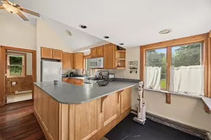 10 Great Neck Rd, Wareham, MA 02571 - Photo 8