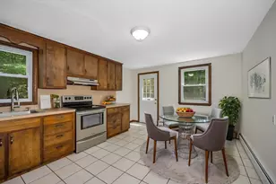40 Sherburne Ave, Tyngsborough, MA 01879 - Photo 4