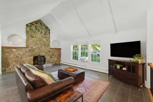 56 King St, Uxbridge, MA 01569 - Photo 4
