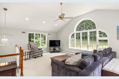 4 Pentucket Ln, Danvers, MA 01923 - Photo 2