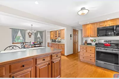 104 Arkansas Rd, Tewksbury, MA 01876 - Photo 2
