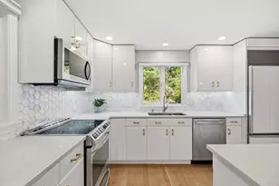 16 Coltsway, Wayland, MA 01778 - Photo 2