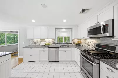 10 Richardson Cir, Saugus, MA 01906 - Photo 8