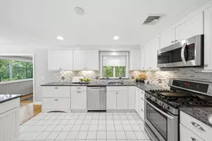 10 Richardson Cir, Saugus, MA 01906 - Photo 8