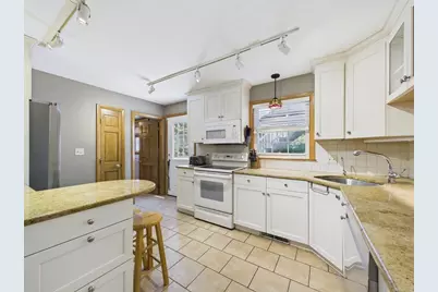 121 Plain St, Rehoboth, MA 02769 - Photo 14
