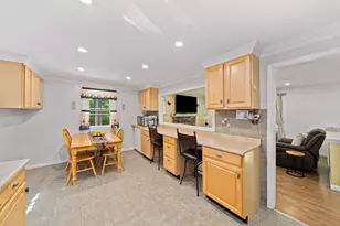61 Chapel St, Pembroke, MA 02359 - Photo 8