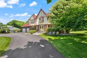 80 Hampton Rd, Sharon, MA 02067 - Photo 2