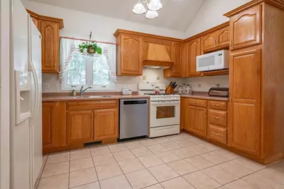 38 Holly Ln #38, Dracut, MA 01826 - Photo 10