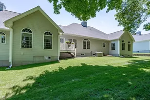 38 Holly Ln, Dracut, MA 01826 - Photo 2