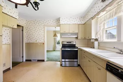 216 Springfield St, Chicopee, MA 01013 - Photo 8