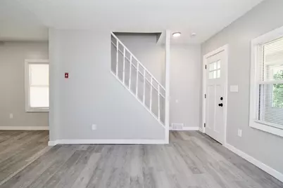 69 Manhattan St, Springfield, MA 01109 - Photo 8