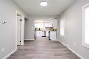 69 Manhattan St, Springfield, MA 01109 - Photo 12