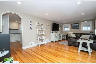 5 Charles St, Peabody, MA 01960 - Photo 6