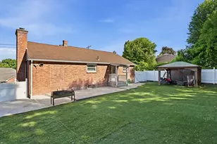 140 Ruskin St, Chicopee, MA 01020 - Photo 36