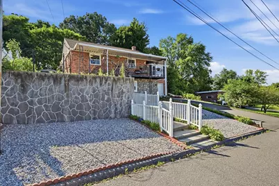 140 Ruskin St, Chicopee, MA 01020 - Photo 2