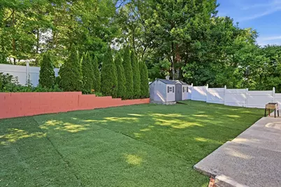 140 Ruskin St, Chicopee, MA 01020 - Photo 32