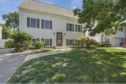 10 Slocum Farm Dr, Dartmouth, MA 02747 - Photo 1