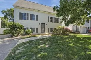 10 Slocum Farm Dr, Dartmouth, MA 02747 - Photo 1