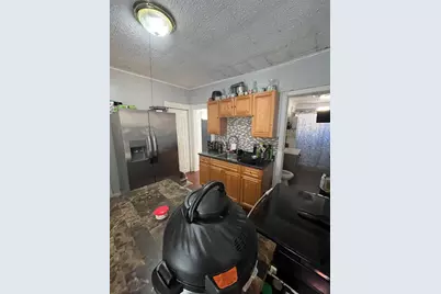 52 Acushnet St, Springfield, MA 01105 - Photo 6