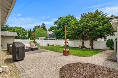 31 Sycamore St, Lowell, MA 01852 - Photo 30
