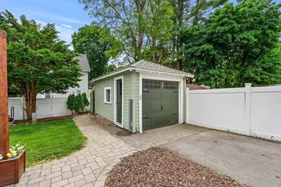 31 Sycamore St, Lowell, MA 01852 - Photo 28