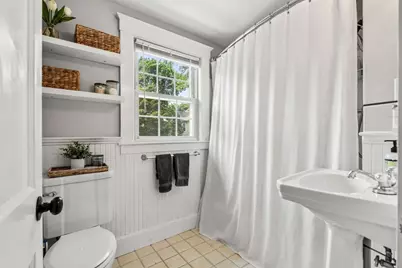 31 Sycamore St, Lowell, MA 01852 - Photo 18